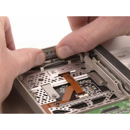 Замена защелки PowerBook G4 Titanium DVI